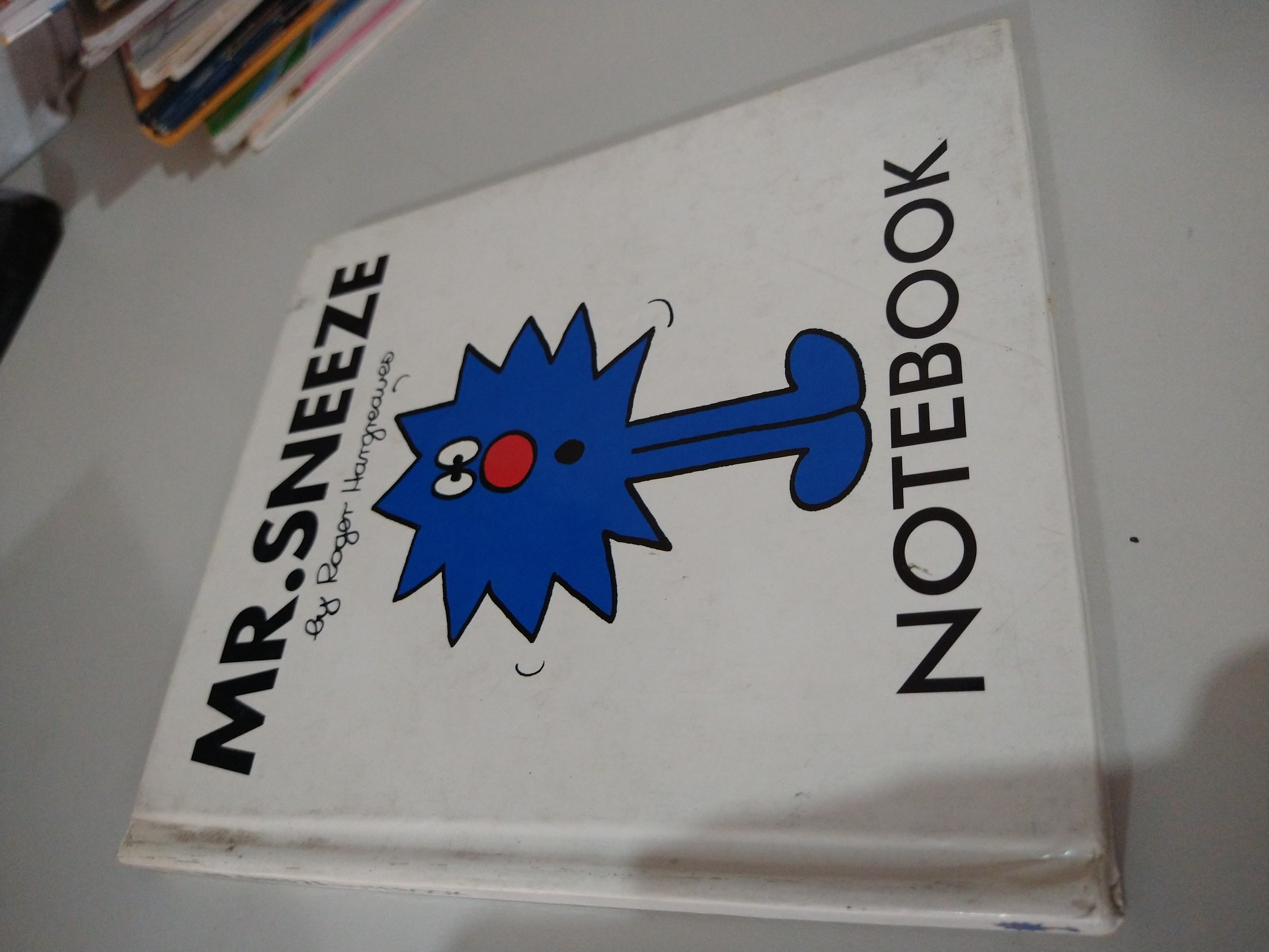 Livro Infanto Juvenis Mr. Sneeze Notebook de Roger pela Tw (1997)
