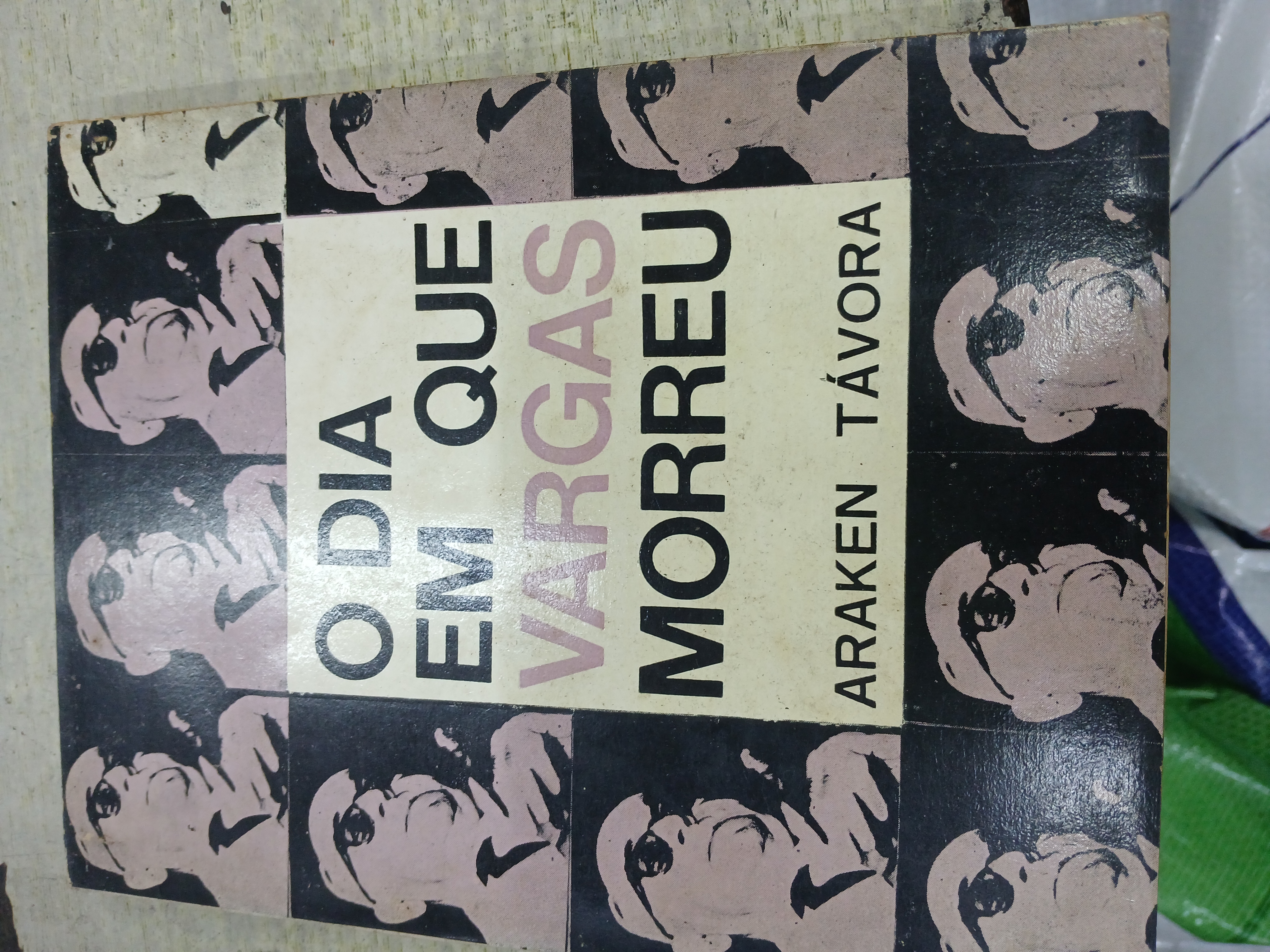 O Dia Em Que Vargas Morreu de Araken Távora pela Editora Do Reporter (1966)
