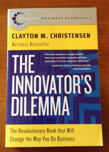 Livro The Innovator's Dilemma The Revolutionary Book That Will Change The Way You Do Business Collins Business de Clayton M. Christensen pela Collins (2006)

