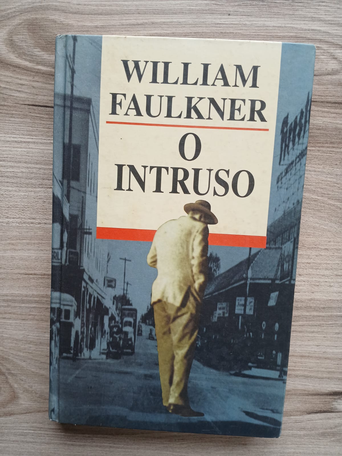 O Intruso de William Faulkner pela Círculo do Livro (1996)
