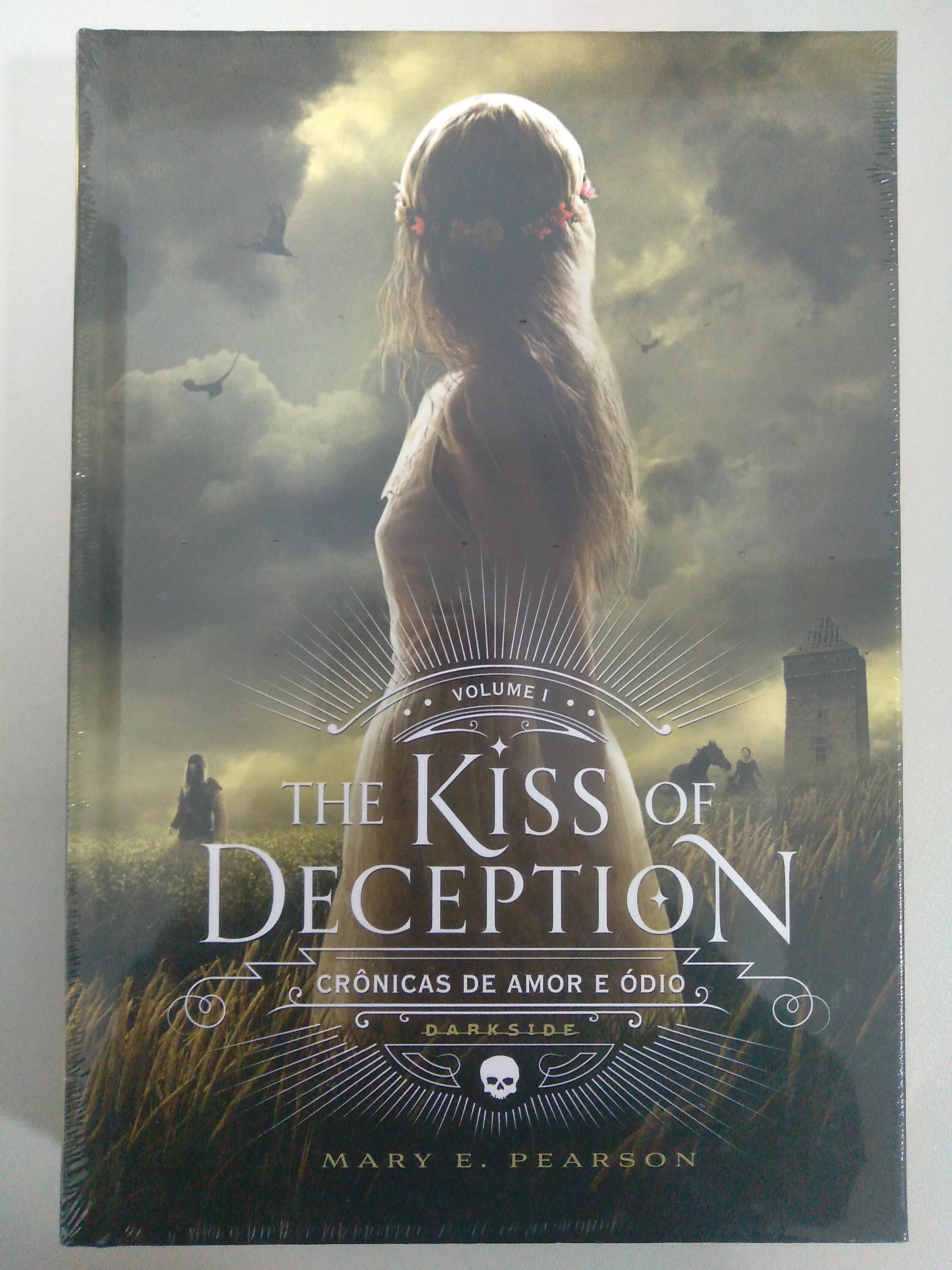 The Kiss Of Deception de Mary E. Pearson pela Darkside (2016)