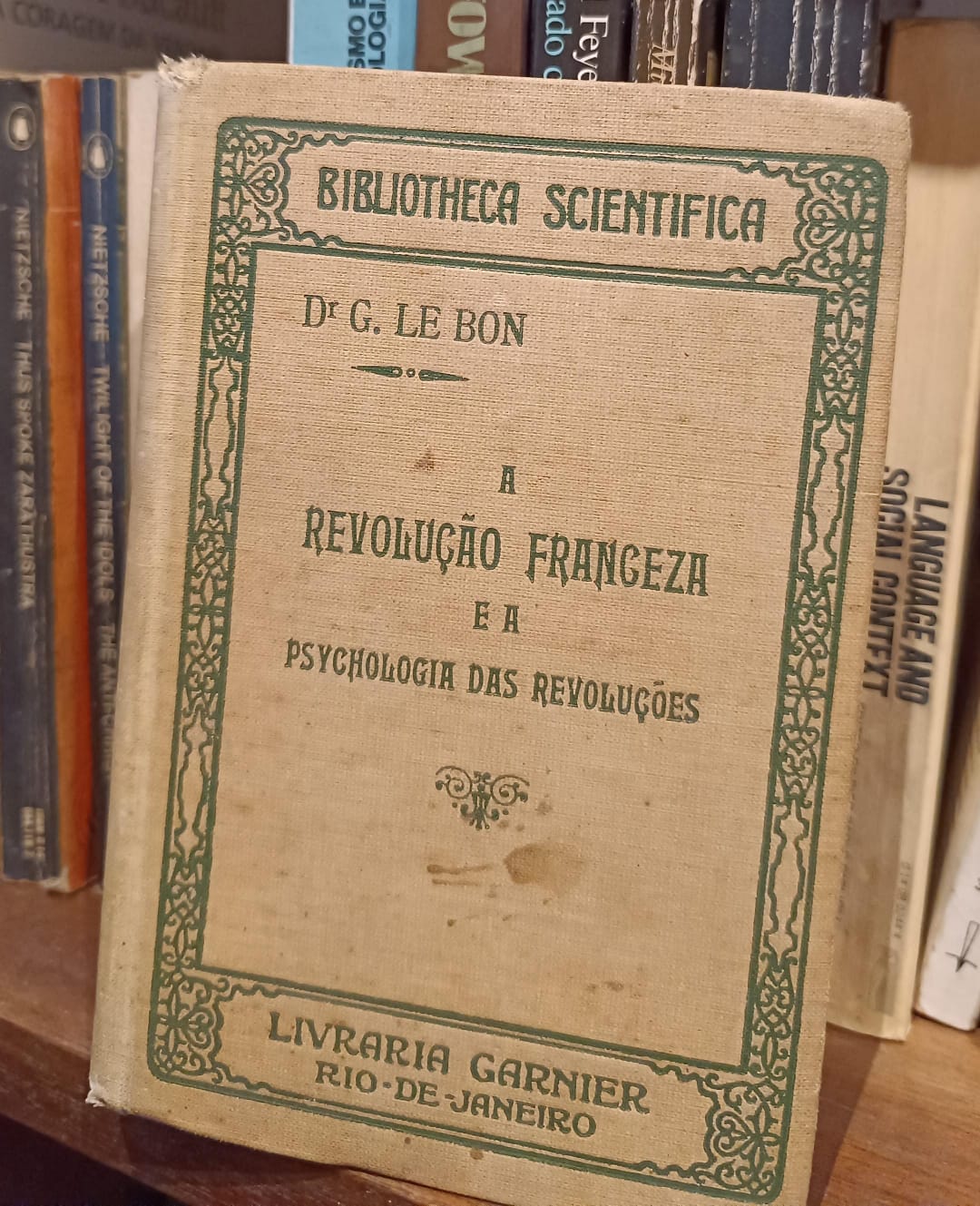 A Revolução Franceza Francesa e a Psychologia das Revoluções de Gustave Le Bon pela Garnier (1922)