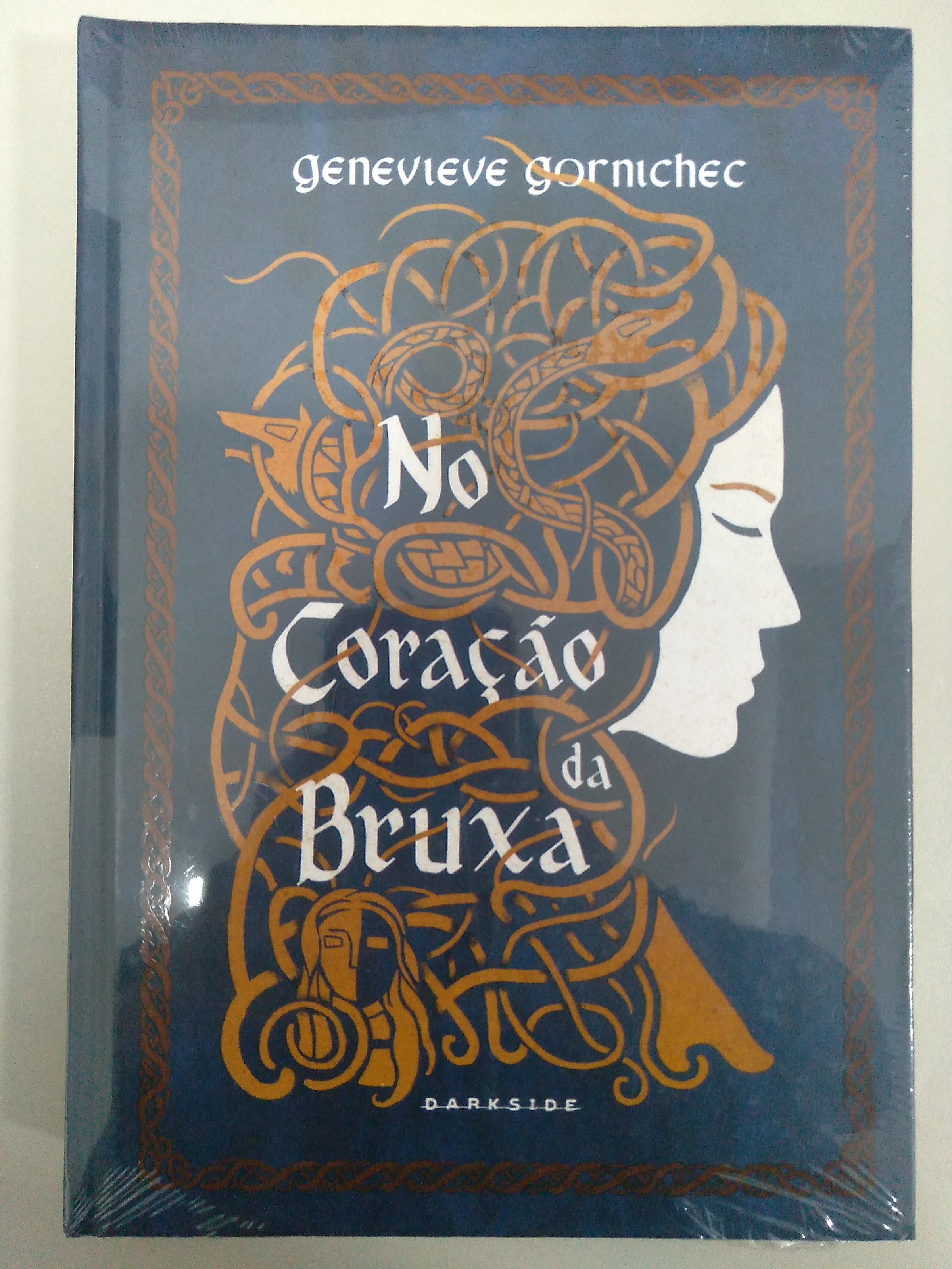 No coração da bruxa de Genevieve Gornichec pela Darkside (2022)