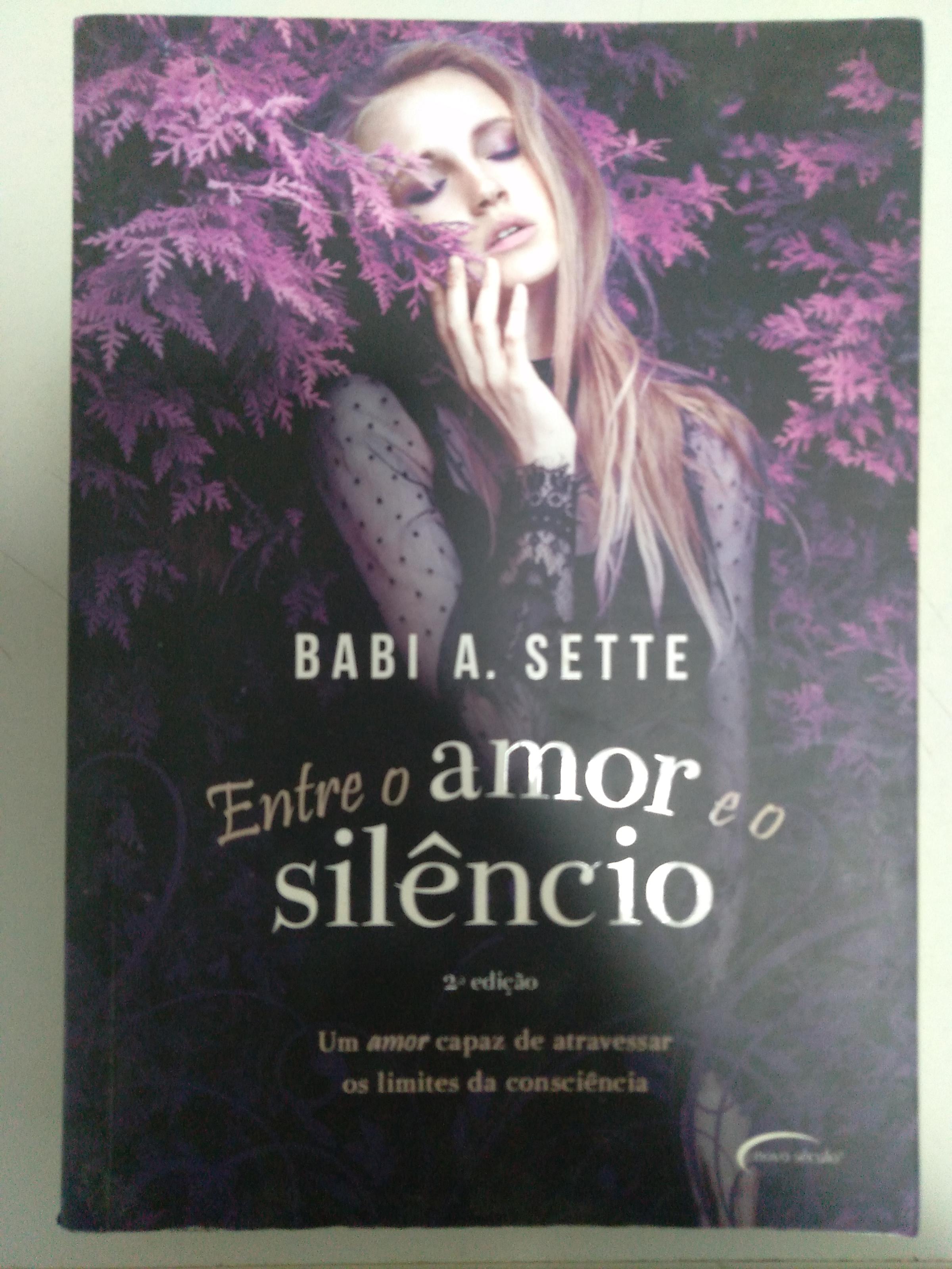 Entre O Amor E O Silêncio de Babi A. Sette pela Novo Século (2025)