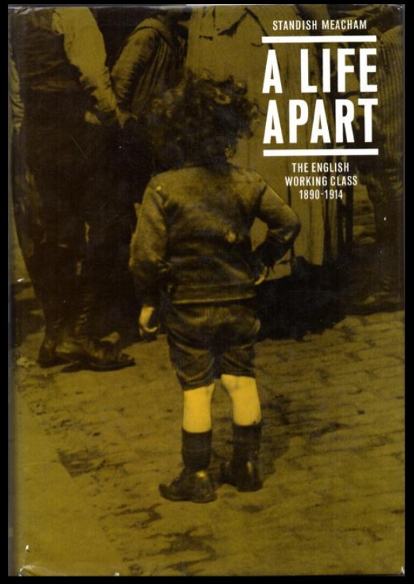 A Life Apart: The English Working Class 1890-1914 de Standish Meacham pela Thames & Hudson (1977)