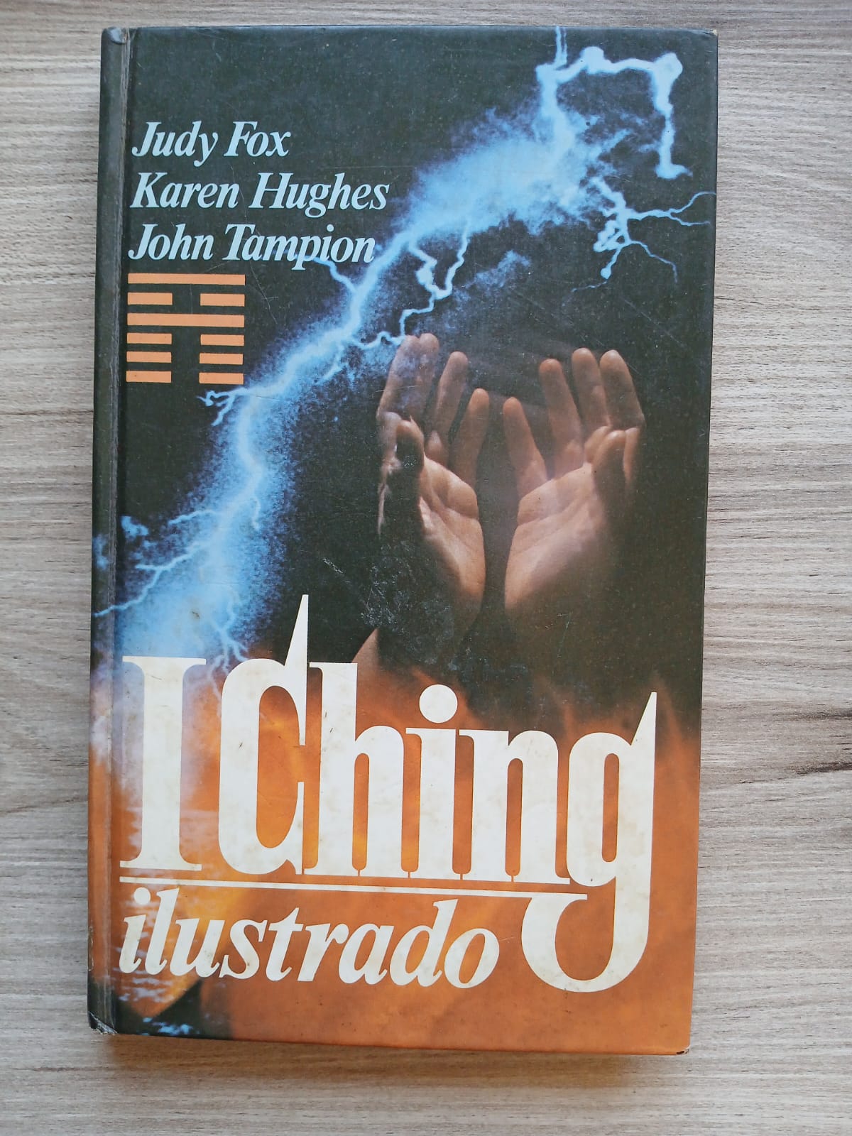 I Ching Ilustrado de Judy Fox, Karen Hughes e John Tampion pela Círculo do Livro (1987)
