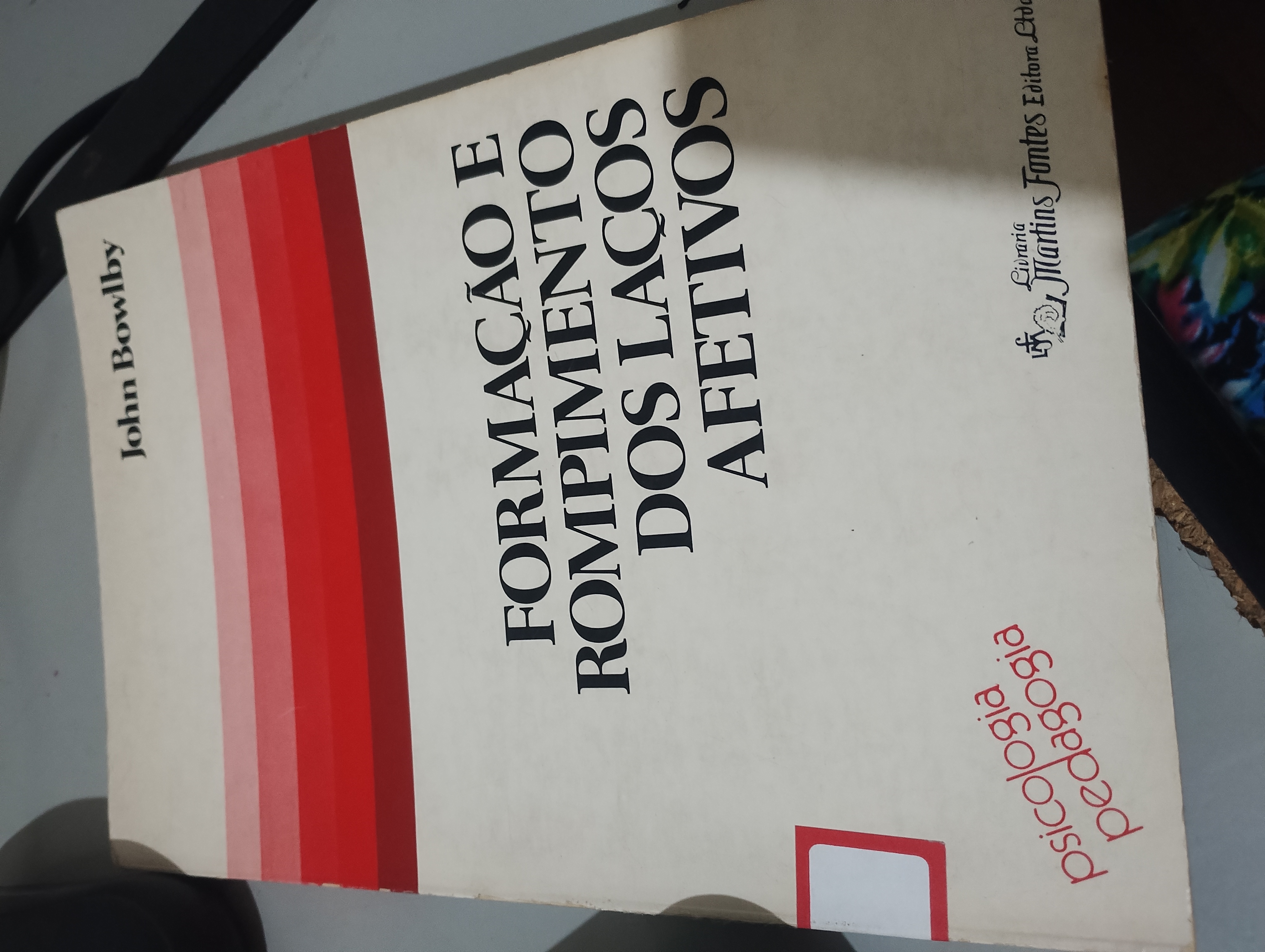 Formação e rompimentos dos laços afetivos de John Bowlby pela Martins Fontes
