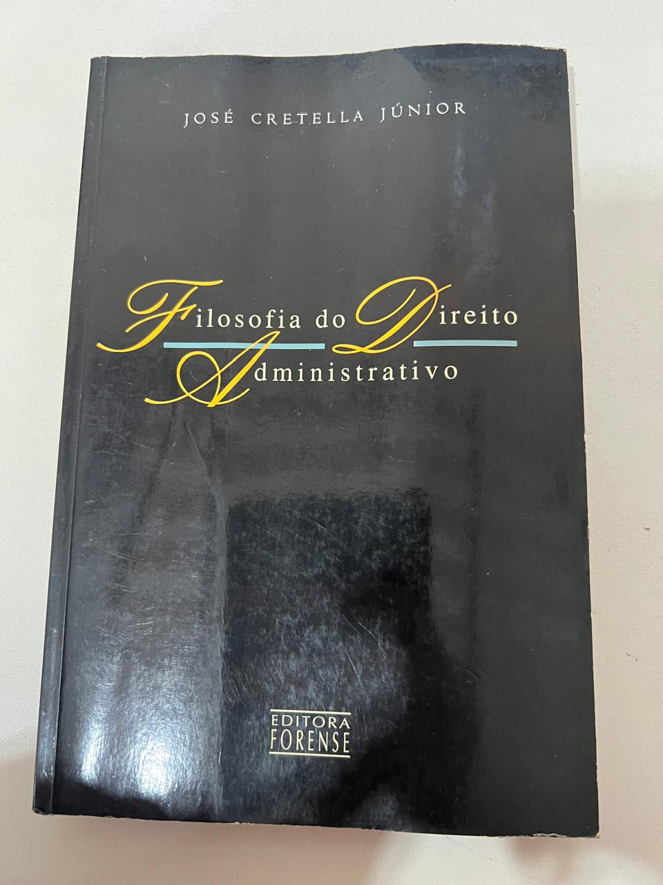 Livro Filosofia do Direito Administrativo de José Cretella Júnior pela Forense (1999)

