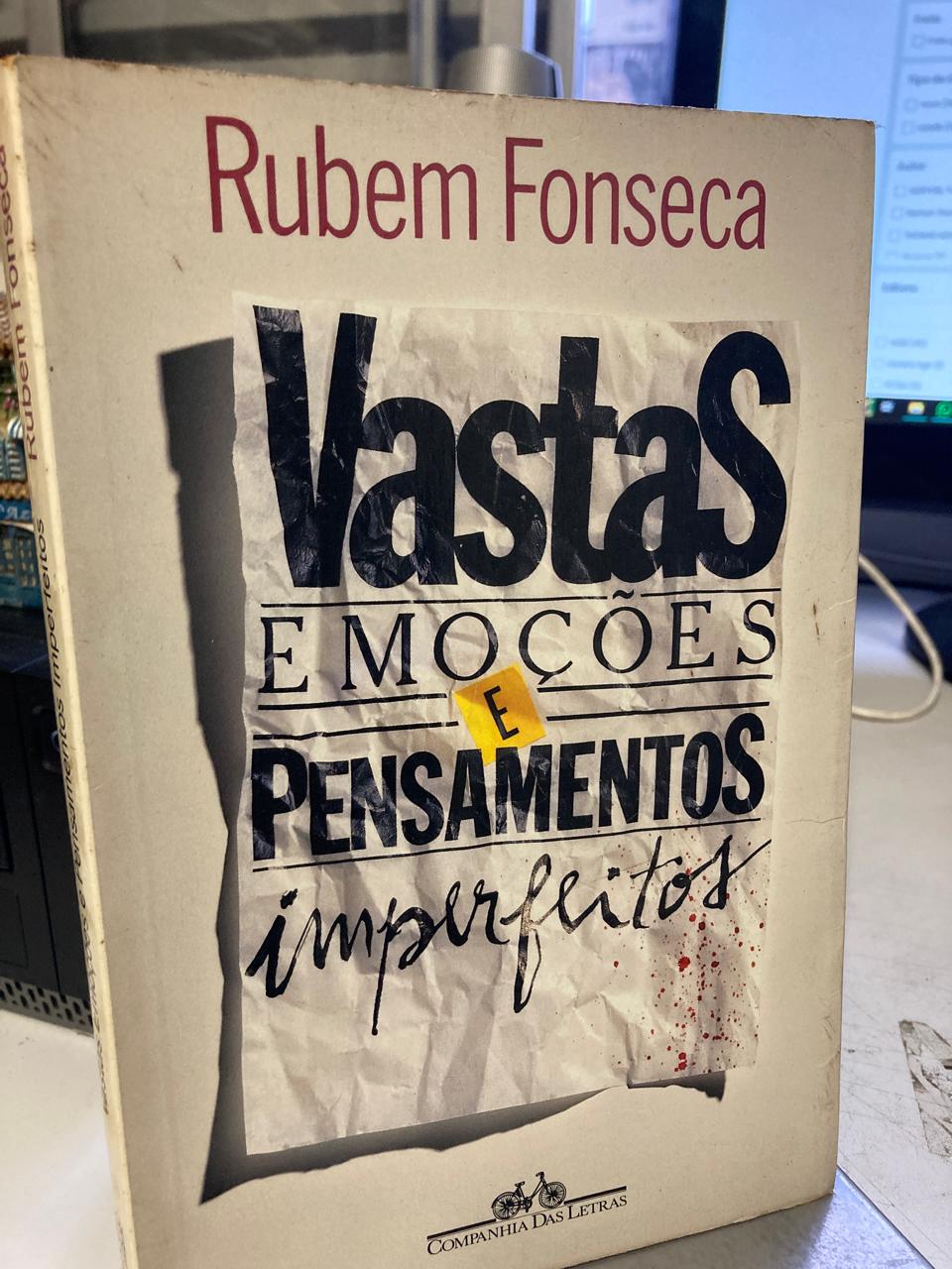 Vastas Emoções e Pensamentos Imperfeitos de Rubem Fonseca pela Companhia das Letras (1988)
