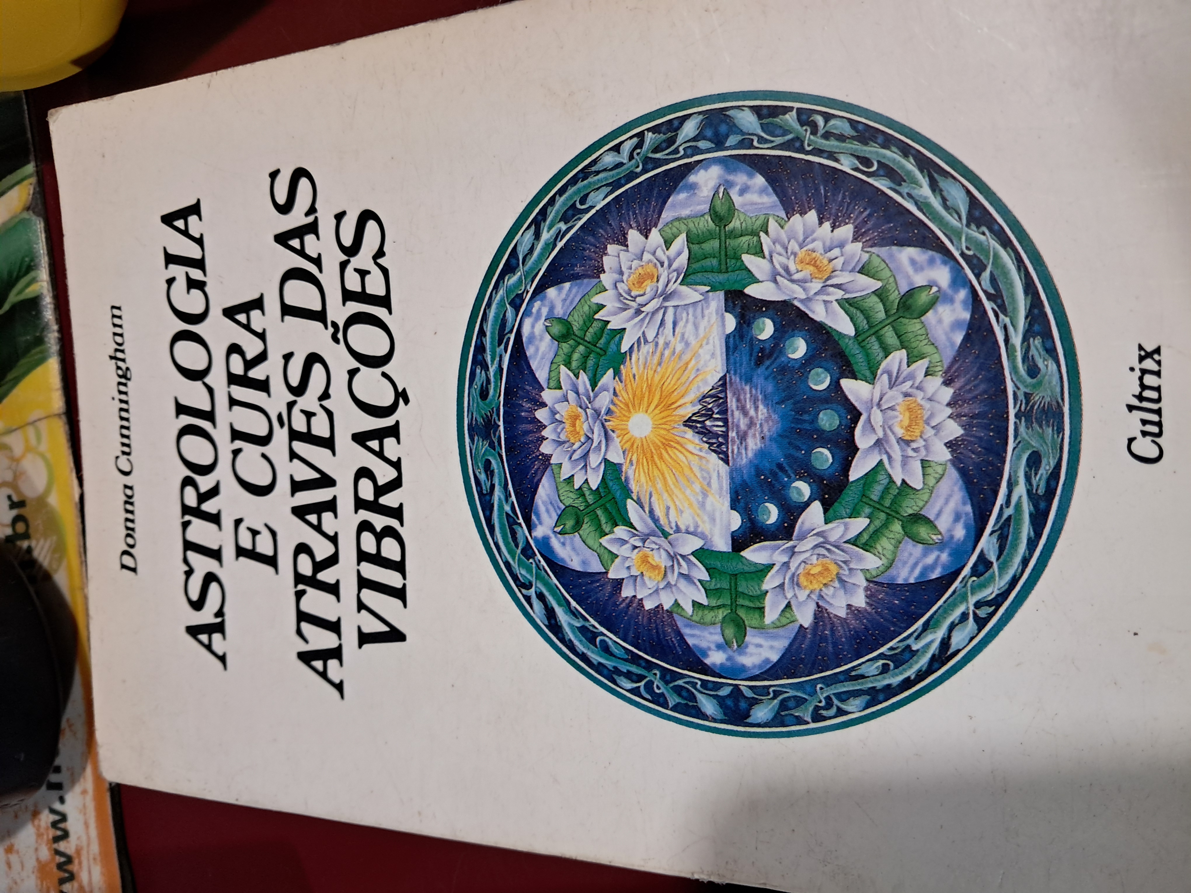 Astrologia e Cura Através das Vibrações de Donna Cunningham pela Cultrix (1995)
