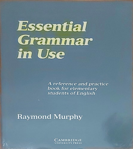 Essential Grammar In Use de Raymond Murphy pela Cambridge University Press (1990)
